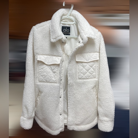 ALO~ Sherpa Edge Shacket Ivory Size XS (2-4) QUILTED Pockets and Elbows. - Picture 5 of 16